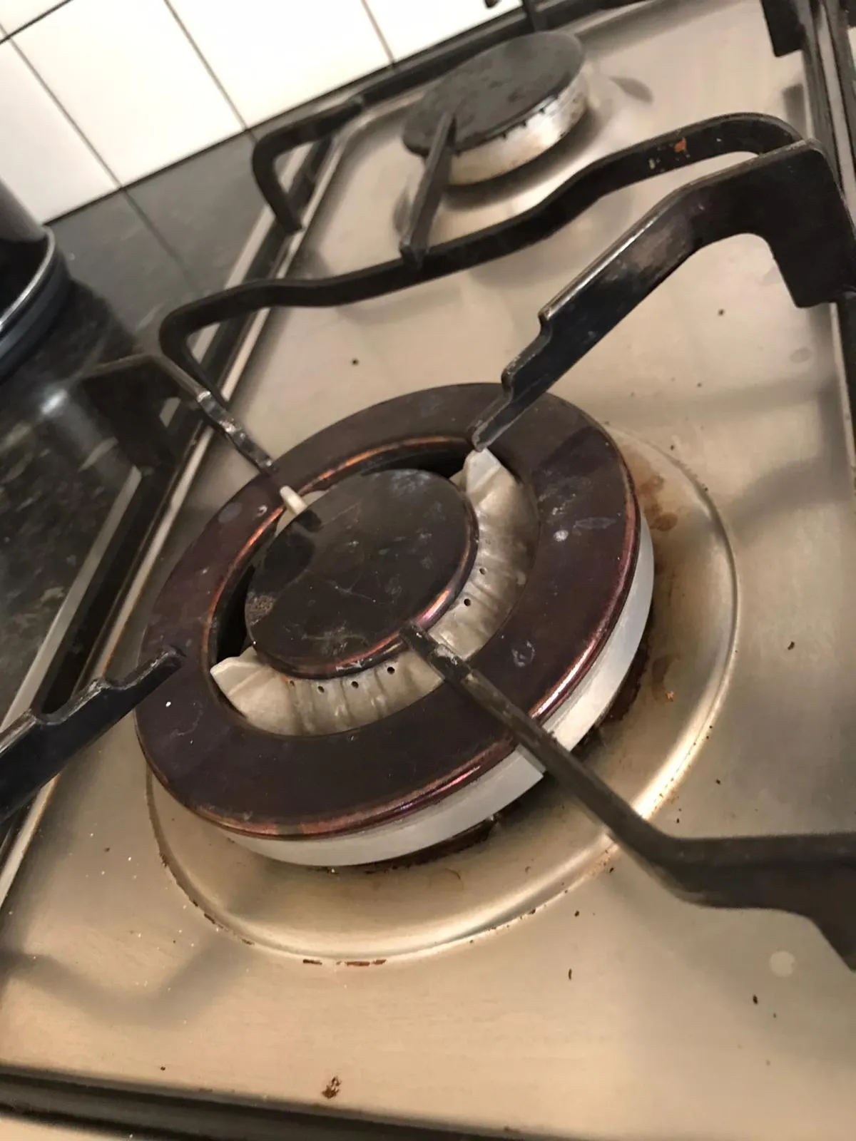 Cooktop burner before cleaning