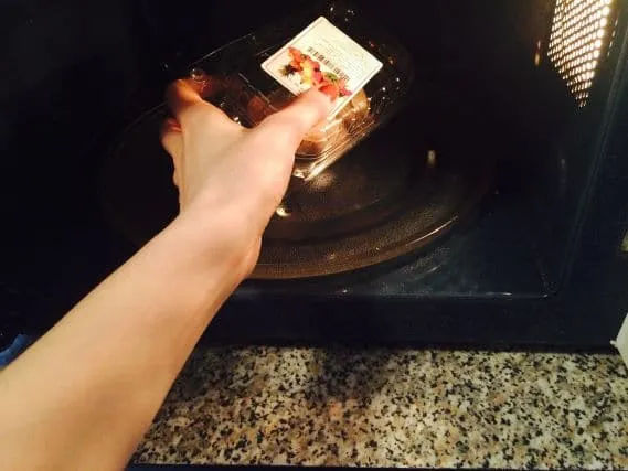 How to Clean a Microwave – 7 Super Hacks to Make it Sparkle